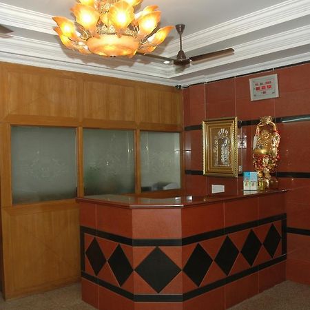 Hotel Vijayabhanu Вішакхапатнам Екстер'єр фото