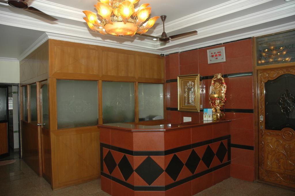 Hotel Vijayabhanu Вішакхапатнам Екстер'єр фото